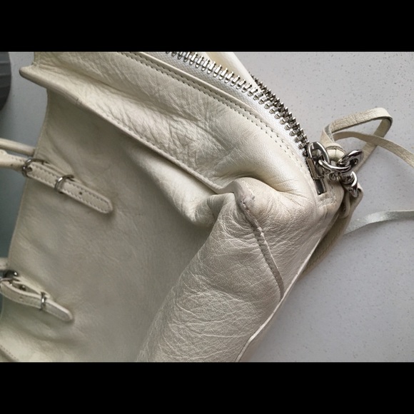 BALENCIAGA CALFSKIN MINI PAPIER A4 ZIP CROSSBODY - Picture 4 of 10